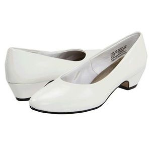 🎈 PRICE DROP 🎈 NWOT Soft Style Angel II Pumps